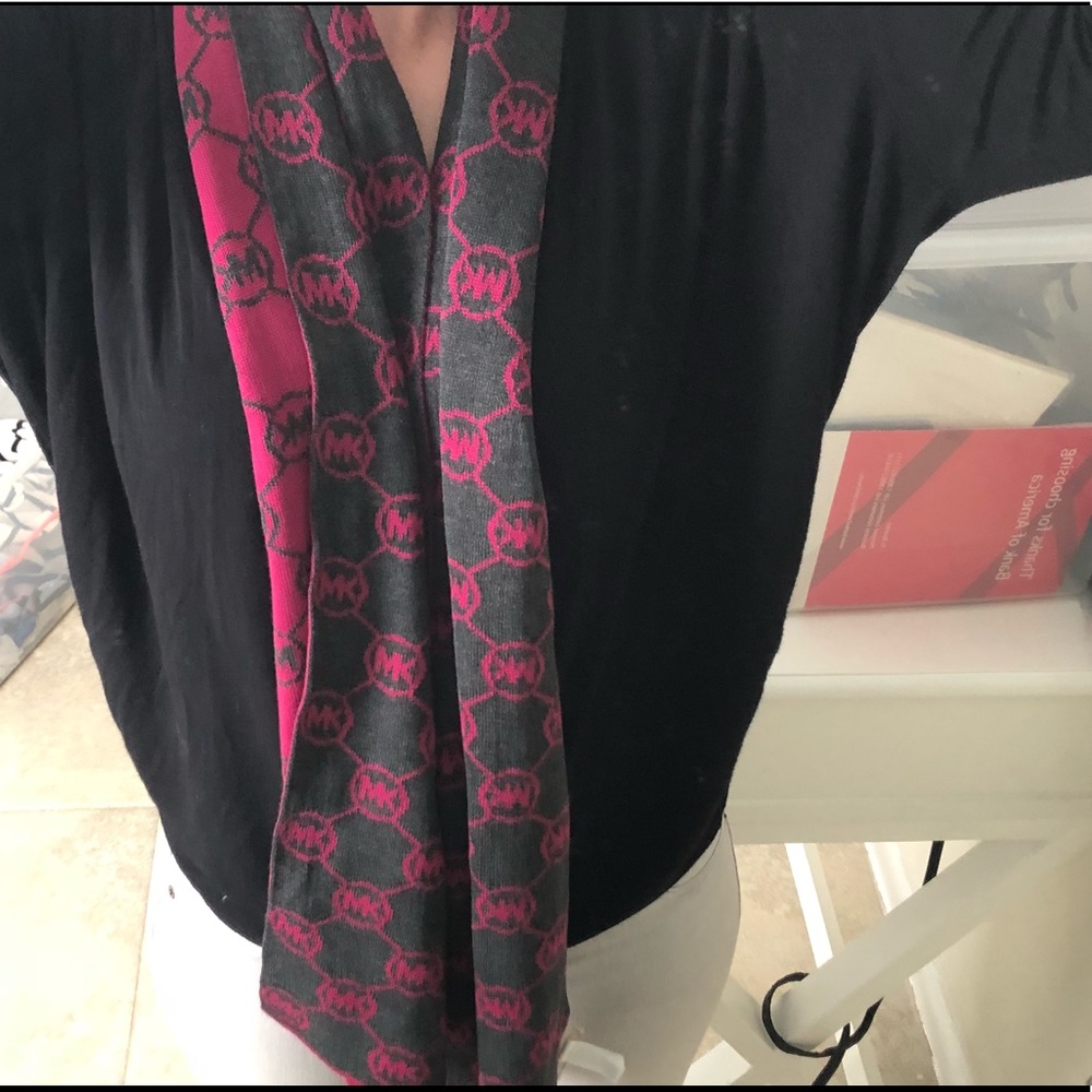 NWT Michael Kors pink/Gray MK logo Scarf